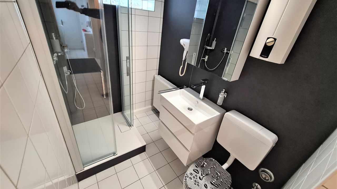 modern bathroom - modernes Duschbad modern bathroom - modernes Duschbad